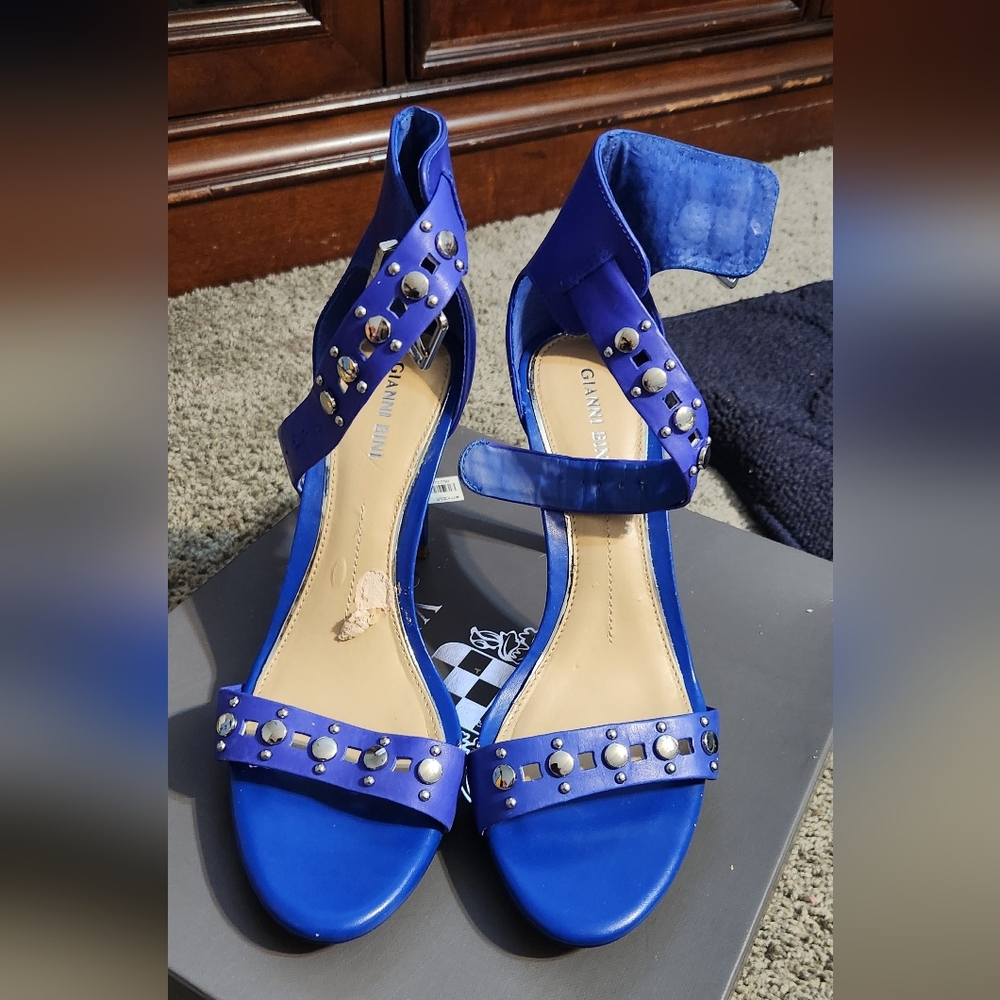 Gianni Bini High Heel Shoe